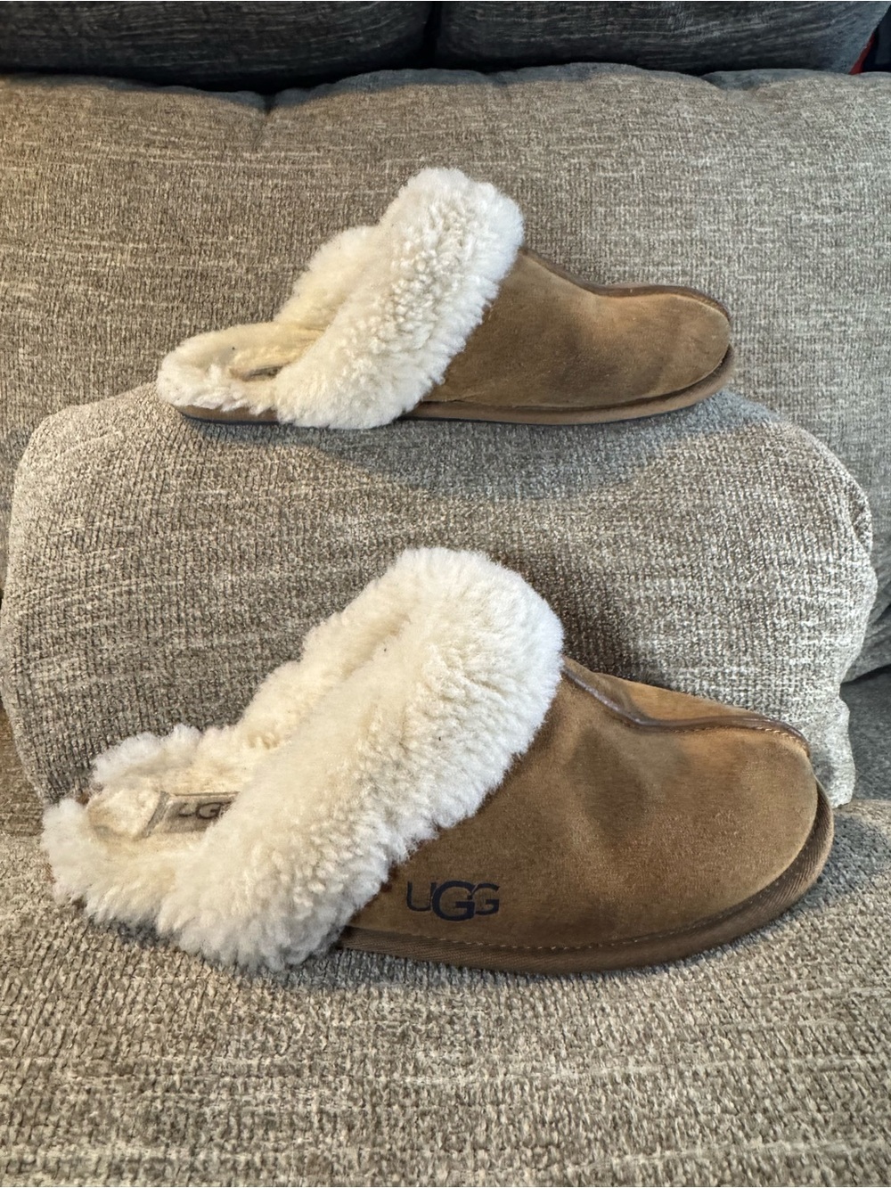 UGG Women's Scuffette II Slipper  Chestnut mule Size 10